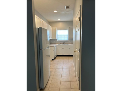 Charming 2 bedroom, 2 bath condo with privacy. No one on one - photo 4