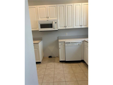 Charming 2 bedroom, 2 bath condo with privacy. No one on one - photo 6