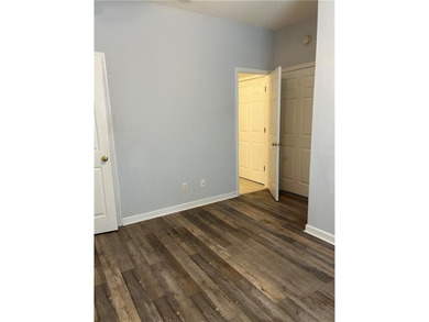 Charming 2 bedroom, 2 bath condo with privacy. No one on one - photo 8