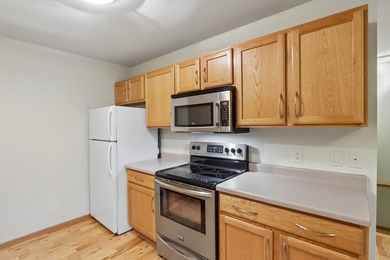 Welcome to this bright and airy 2-bedroom, 2-bath - photo 12