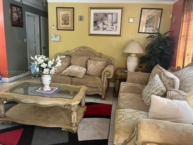 Nice 3/2 split plan in a great family neighborhood, totally - photo 3