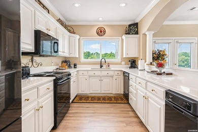 Lake life just got easier with this well-appointed condo - photo 9