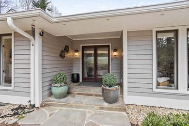 Exquisite Renovated Home on 1.3 Professionally Landscaped Acres - photo 7