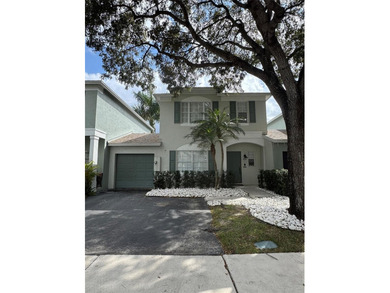 Beautifully renovated townhome in the desirable neighborhood of - photo 2