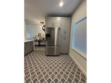 Beautifully renovated townhome in the desirable neighborhood of - photo 5