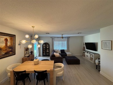 Beautifully renovated townhome in the desirable neighborhood of - photo 8