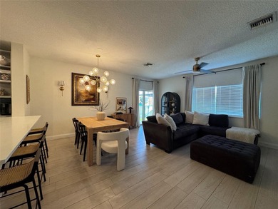 Beautifully renovated townhome in the desirable neighborhood of - photo 9