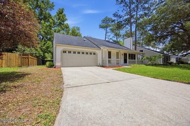 Welcome home to this amazing 4/2 home located in the heart of - photo 2