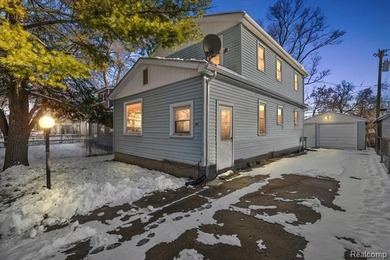 Terry Lake Home Active Under Contract in Pontiac Michigan