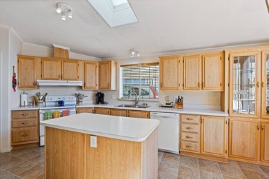 Super clean and truly move-in ready, this beautifully maintained - photo 4