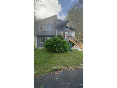Lake Carobeth Home For Sale in Coolbaugh Twp Pennsylvania