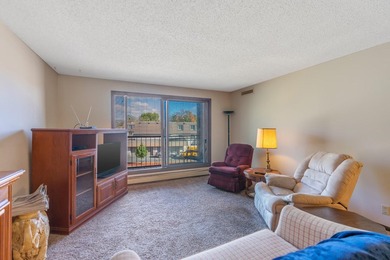 2 bedroom, 2 bathroom condo located in Crystal! When you walk in - photo 5