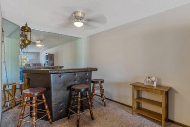 2 bedroom, 2 bathroom condo located in Crystal! When you walk in - photo 8