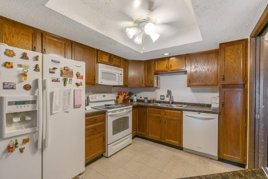 2 bedroom, 2 bathroom condo located in Crystal! When you walk in - photo 9
