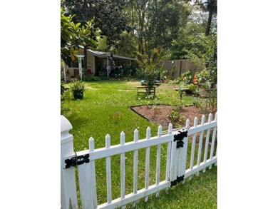 Large lot, small little creek in back New roof, water heater - photo 10