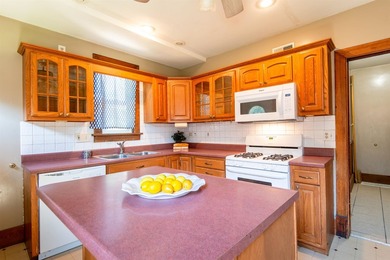 Addorable 3-bedroom home with classic charm and nearly 1,200 - photo 3