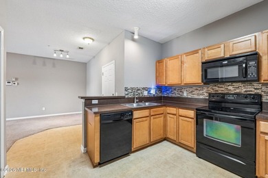 Welcome to this beautifully maintained 3-bedroom, 2-bath condo - photo 9