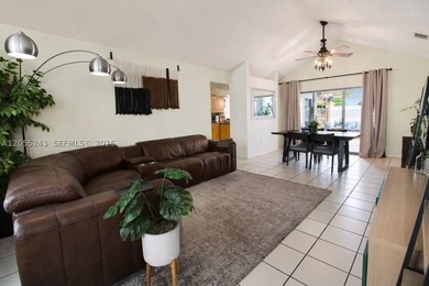 Welcome to this well maintained 3-bedroom, 2-bathroom - photo 4