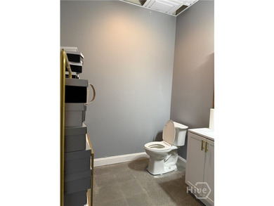 Amazing retail space with approximately 1400 square feet in - photo 7