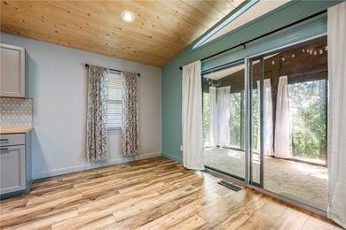 Featuring high-end finishes, no detail was spared in this - photo 8