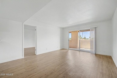 Stunning, completely remodeled 3rd-floor condo offering - photo 1