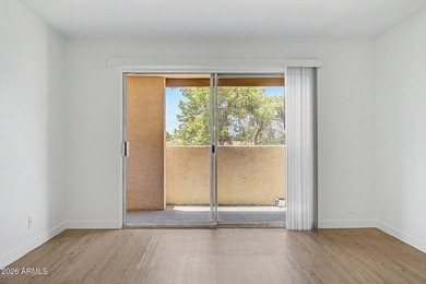 Stunning, completely remodeled 3rd-floor condo offering - photo 4
