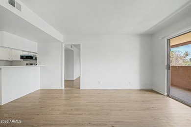 Stunning, completely remodeled 3rd-floor condo offering - photo 7