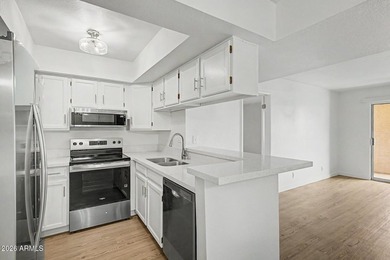 Stunning, completely remodeled 3rd-floor condo offering - photo 8