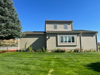 This well-maintained lake home has been totally remodeled with - photo 8
