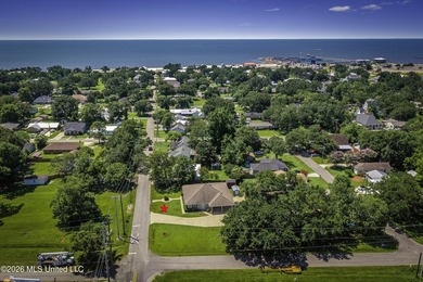 Own your own piece of paradise near the beach! This spacious - photo 2