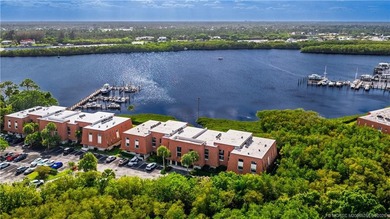 Waterfront end unit has views of Kitching Cove's boating - photo 3
