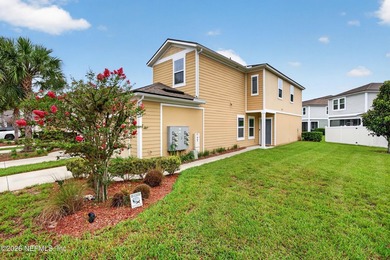 Welcome to this beautifully maintained 3-bedroom, 3-bathroom - photo 3