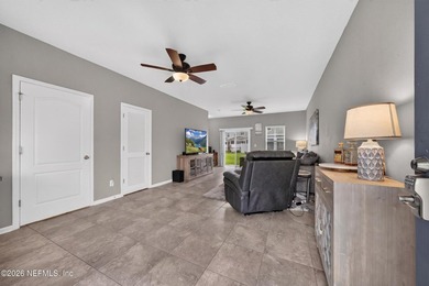 Welcome to this beautifully maintained 3-bedroom, 3-bathroom - photo 7