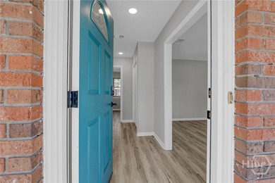 Fantastic opportunity! Discover this beautifully updated - photo 4