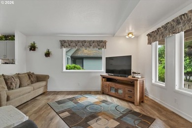Welcome to 50 Pacific in beautiful Depoe Bay, Oregon! This - photo 18