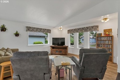 Welcome to 50 Pacific in beautiful Depoe Bay, Oregon! This - photo 19