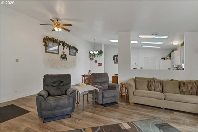 Welcome to 50 Pacific in beautiful Depoe Bay, Oregon! This - photo 21