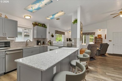 Welcome to 50 Pacific in beautiful Depoe Bay, Oregon! This - photo 29