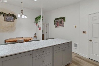 Welcome to 50 Pacific in beautiful Depoe Bay, Oregon! This - photo 32