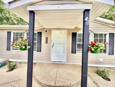 Well-manicured with room to grow! This beautiful home has 4 - photo 2
