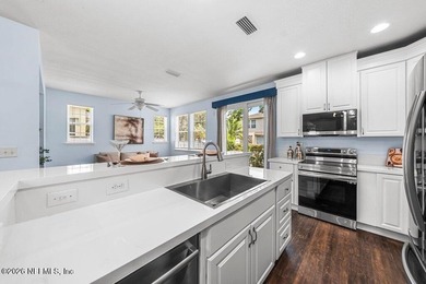 Island living, minutes from 450 years of history! This 3-bedroom - photo 5