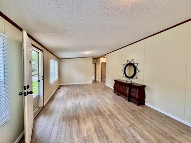 Well-manicured with room to grow! This beautiful home has 4 - photo 7