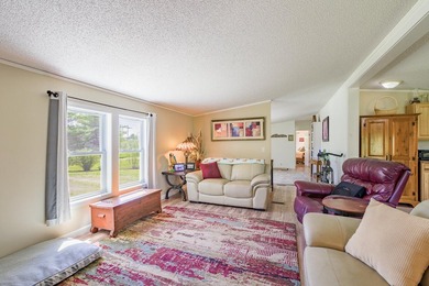 Beautifully maintained three bedroom, two bath home nicely - photo 11