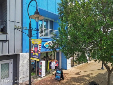 Rare opportunity to own a 1,734 SqFt mixed-use commercial - photo 2