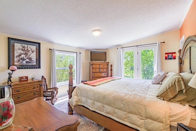 Beautifully maintained three bedroom, two bath home nicely - photo 13