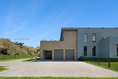 This unparalleled turnkey masterpiece in the heart of Pinecrest - photo 10