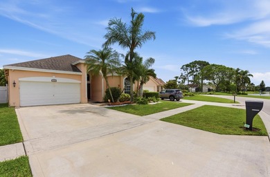 Welcome home to this well-maintained property, ideally located - photo 25