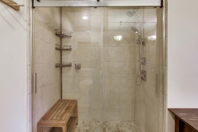 Bright and spacious 2 bed, 2 bath condo with incredible south