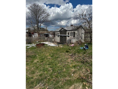 Investor special! 4-bedroom, 2-bath property situated on a - photo 17