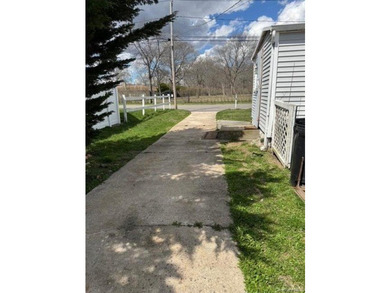 Investor special! 4-bedroom, 2-bath property situated on a - photo 21